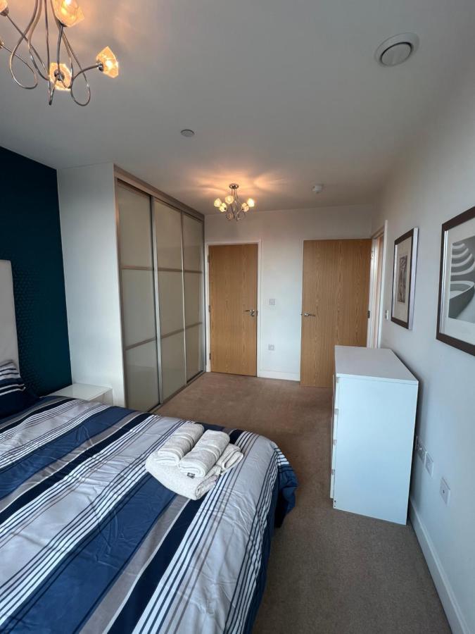 Cityscape Serenity: 10Th Floor Oasis Near City Airport, Excel & 02 Apartment London Exterior photo