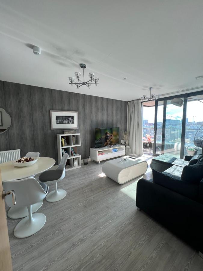 Cityscape Serenity: 10Th Floor Oasis Near City Airport, Excel & 02 Apartment London Exterior photo